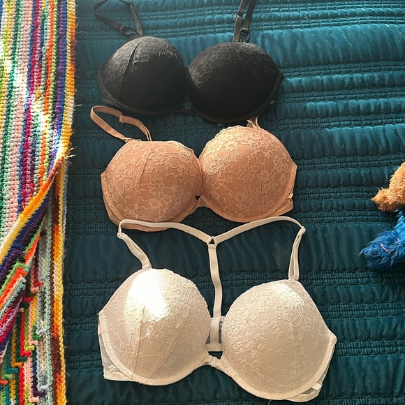 Victoria’s Secret 3 padded bras 36 D - Picture 1 of 7